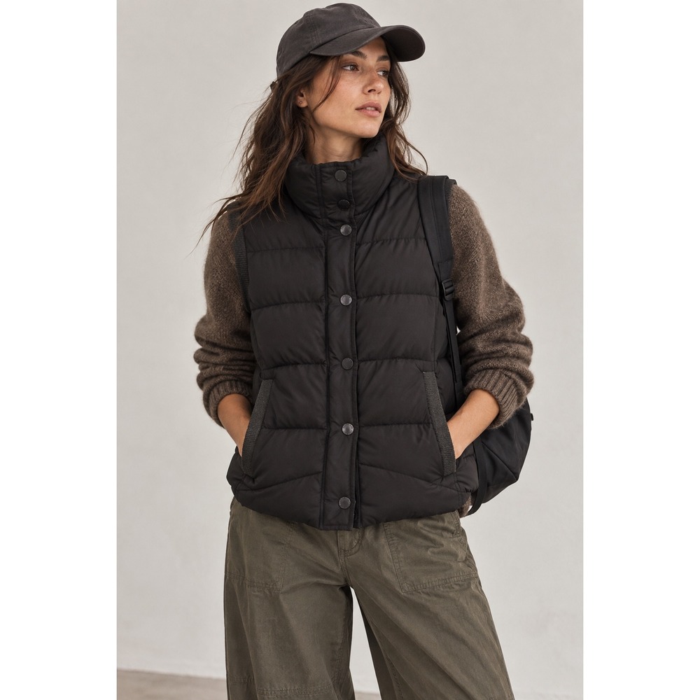 J Crew Black Down Puffer Vest 80% Down Gorpcore Outdoor Utility 90s Minimalist S